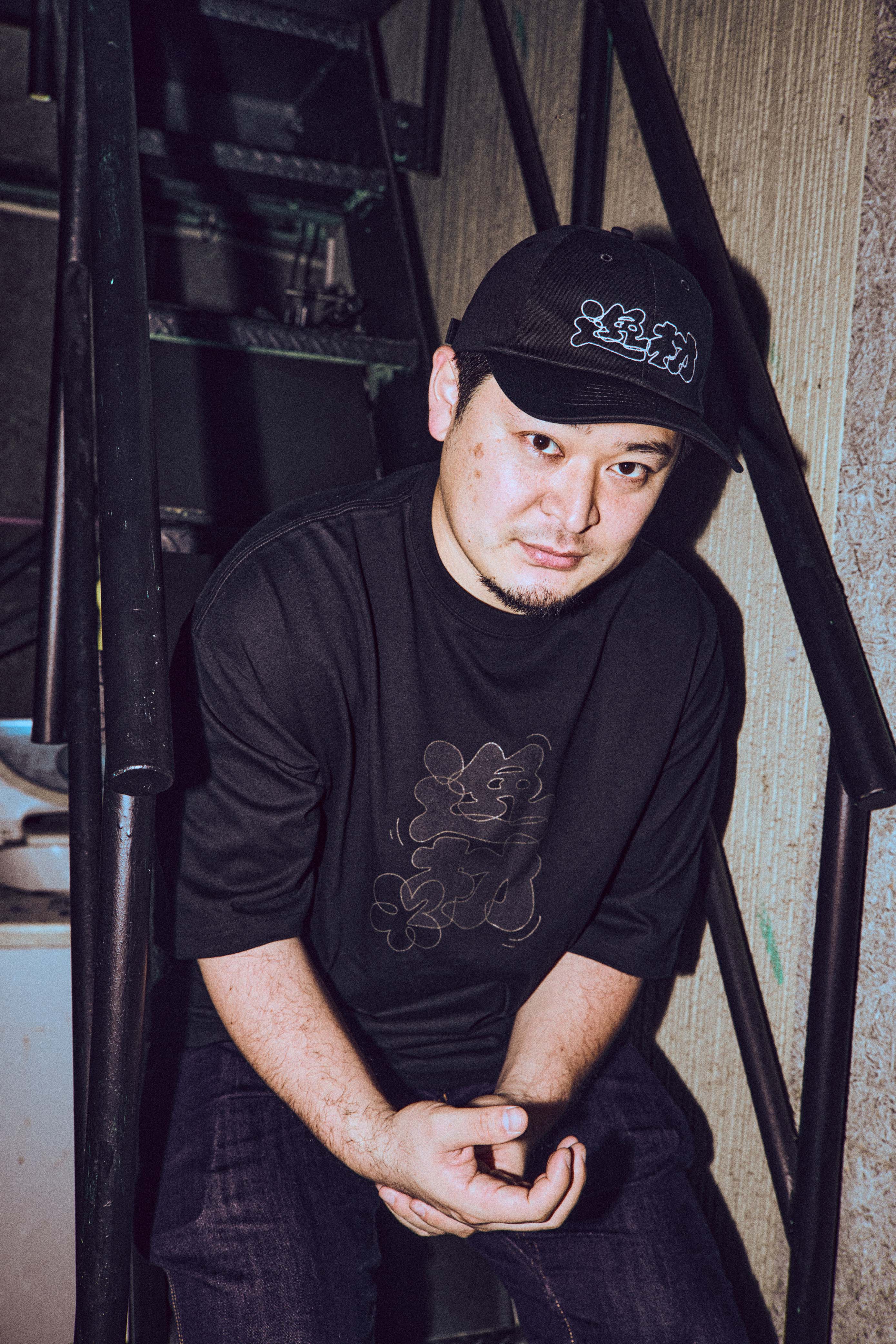 隠れた逸材』Tシャツ（黒）